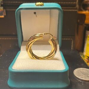 Elegant Solid 14 karat Gold Hoop Earring